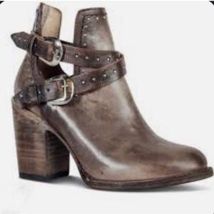 Free Bird by Stephen rainbow,, bootie  in stone